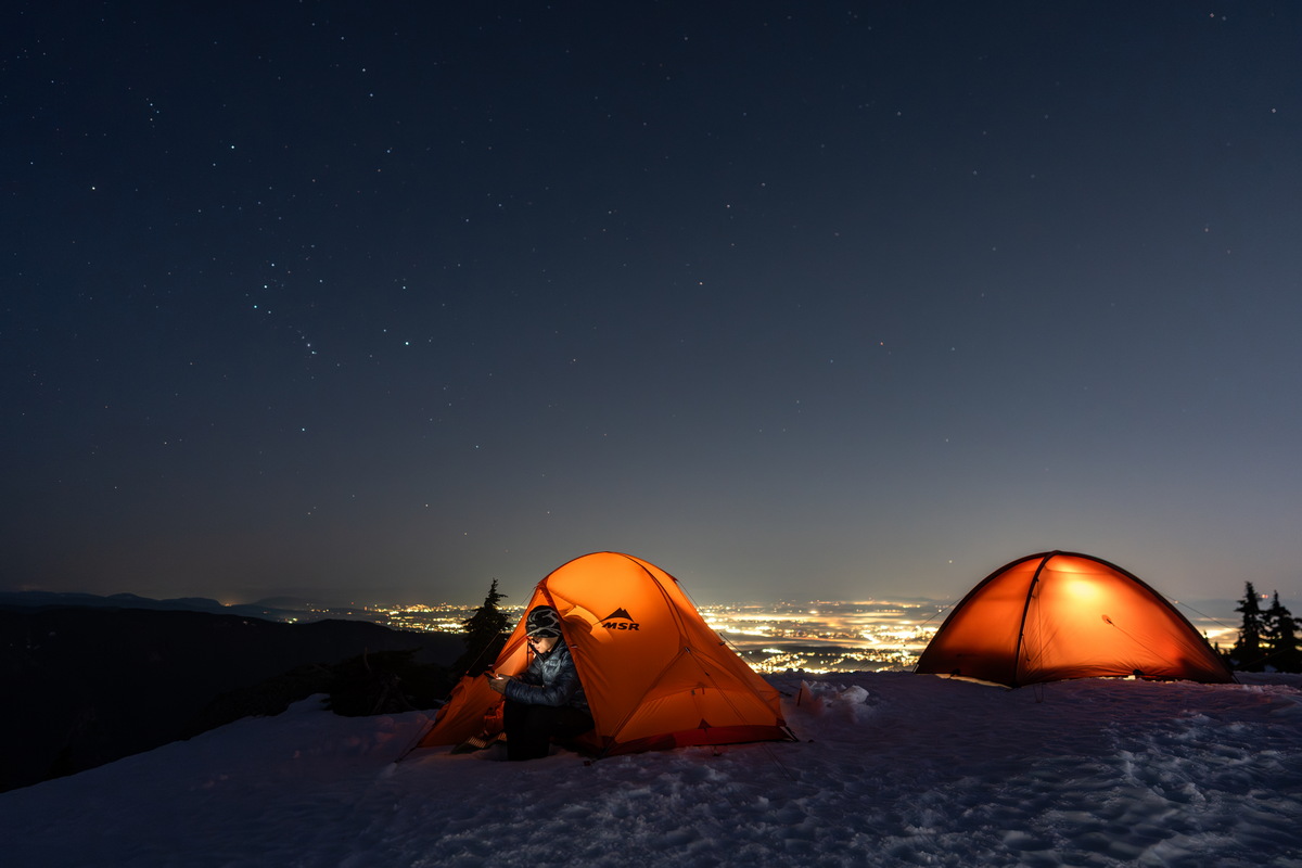 雪地帐篷夜景 · Lit tents under the night sky, Mount Seymour — Mount Seymour Provincial Park, North Vancouver, BC