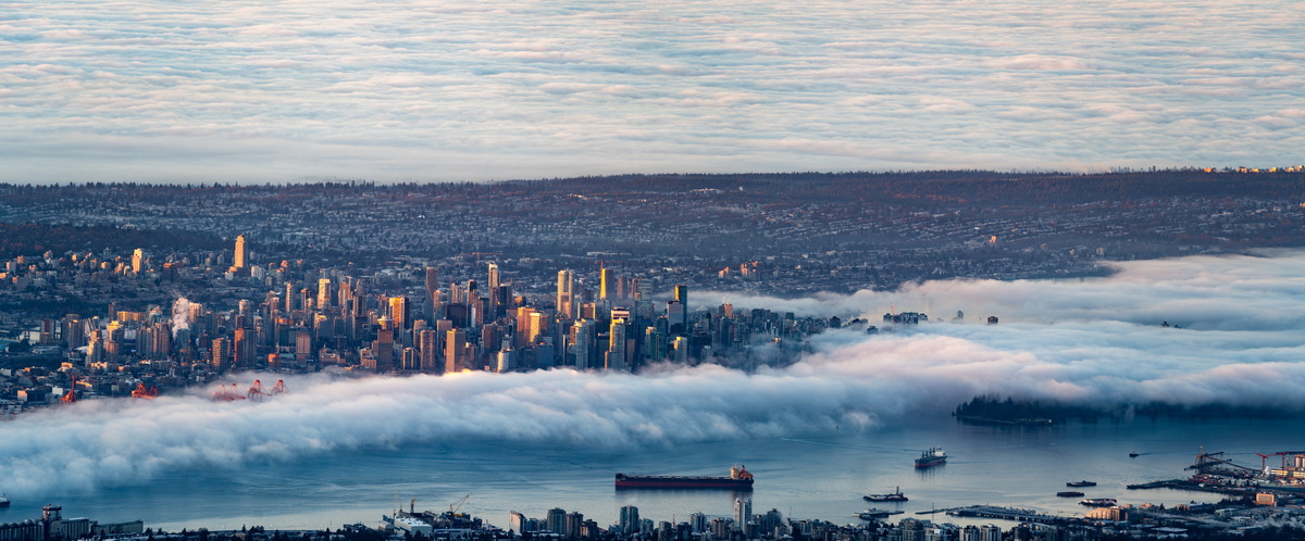 云海中的温哥华市中心全景 · Downtown Vancouver above the fog, panorama — Mount Seymour Provincial Park, North Vancouver, BC