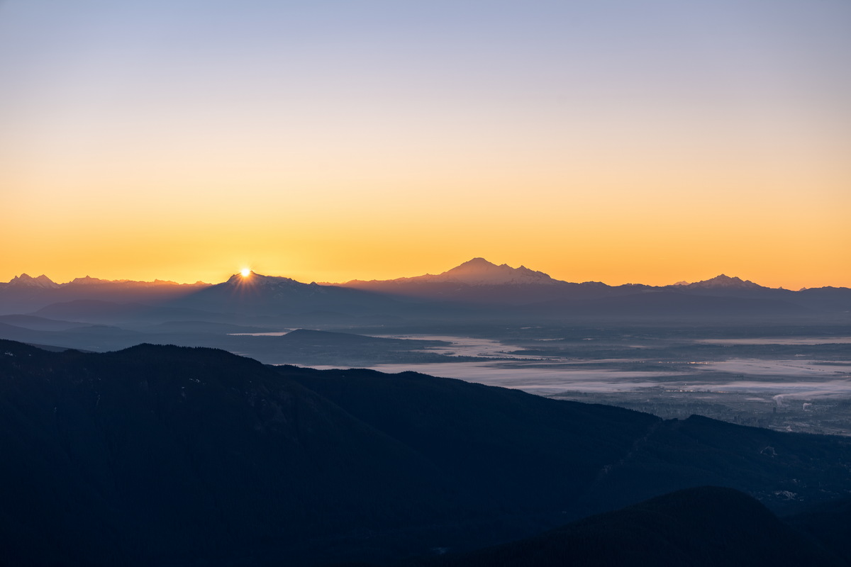 山脊上的日出 · Sunrise over the ridge, Mount Seymour — Mount Seymour Provincial Park, North Vancouver, BC