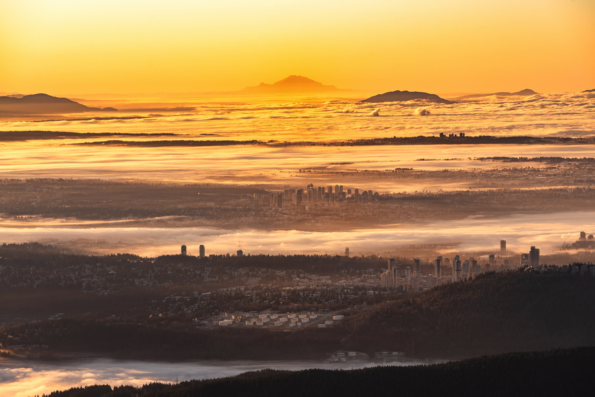 云海全景与雷尼尔山 · Golden fog panorama with Mount Rainier — Mount Seymour Provincial Park, North Vancouver, BC