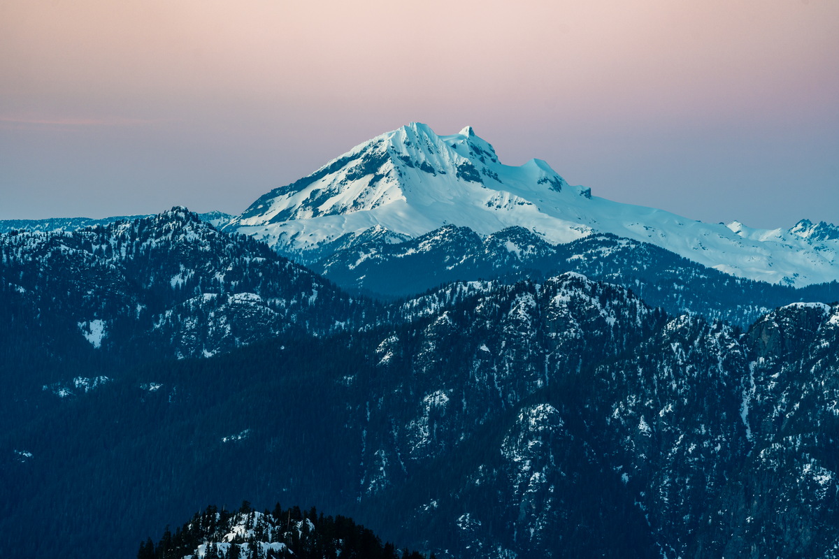 远眺加里波第山 · Mount Garibaldi at dusk — Mount Seymour Provincial Park, North Vancouver, BC