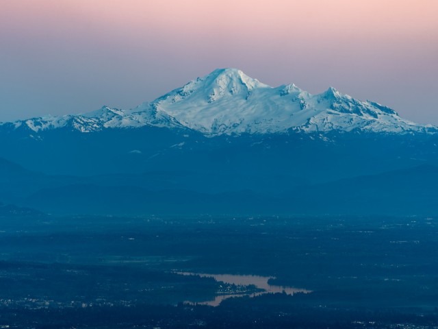 Mount Seymour 雪地露营:贝克山、雷尼尔山与云海中的温哥华